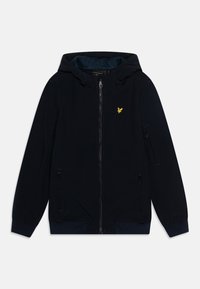 Giacca zip-up blu navy con cappuccio, dotata di tasche frontali, polsini a coste e un logo giallo sul petto. Tessuto morbido.