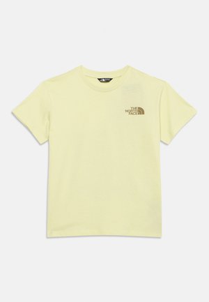 Lys gul T-skjorte med korte ermer, rund hals og liten brun The North Face-logo på venstre bryst.