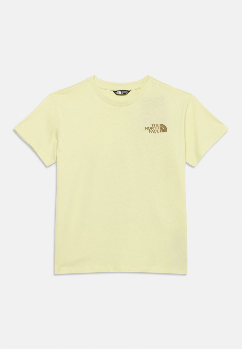 Světle žluté tričko s krátkými rukávy, kulatým výstřihem a malým hnědým logem The North Face na levé straně hrudi.