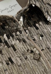 Next SEQUIN BUTTON UP TALL REGULAR FIT - Nööpidega pluus - gold