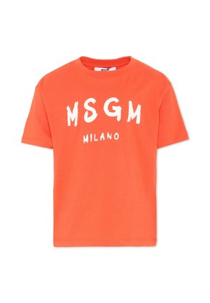 Pomarańczowy T-shirt z krótkim rękawem, na przodzie biały napis "MSGM MILANO", okrągły dekolt i regularny krój.