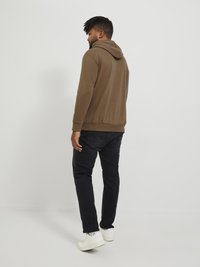 Jack & Jones JJEBASIC HOOD - Džemperis ar kapuci - otter