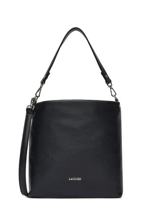 Černá kožená kabelka s dvěma odnímatelnými pásky, stříbrným kováním a malým stříbrným logem LASOCKI uprostřed blízko spodní části.
