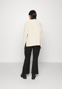Selected Femme Petite Stickad tröja - off-white