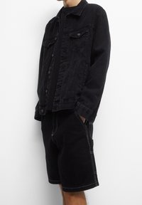 PULL&BEAR Chaqueta vaquera - black denim
