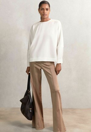 BUTTON BACK - Bluză - ivory