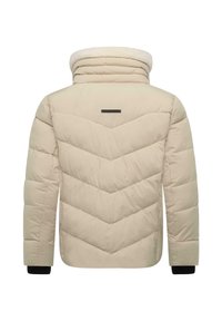 Bež jakna sa punjenjem, s uzorkom chevron, visokom ovratnikom i crnim pletenim manžetama. Mekani flis obod oko ovratnika.