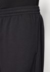 M WIDE FT - Pantalon de survêtement - black white