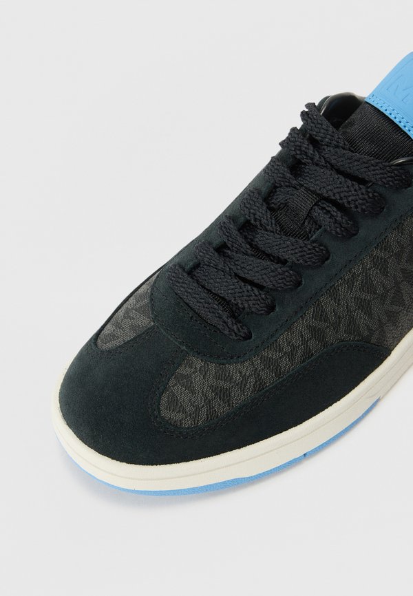 WILTON - Trainers - sth pacific3