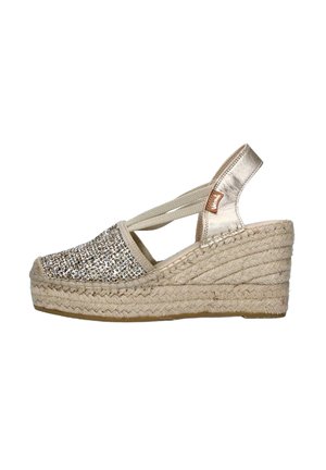 Sandalo espadrilles con zeppa beige, suola in corda intrecciata, cinturino metallico sul tallone, parte anteriore glitterata e cinghie incrociate elastiche.