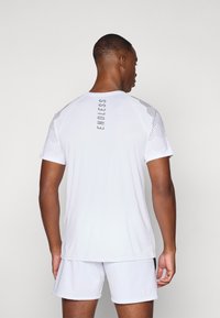 Endless FEISTY HEXAGON - Print T-shirt - white