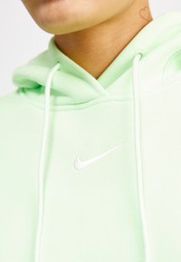 Nike Sportswear HOODIE - Pulover s kapuco - vapor green