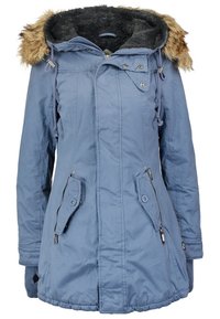 Ljust blå parka med fuskpäls på huva, dragkedjestängning fram och två sidofickor. Strukturerad tyg med justerbar dragsko i midjan.