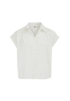 Biała bluzka z krótkim rękawem z kołnierzykiem i guzikami z przodu, z delikatnym pionowym teksturowanym wzorem.