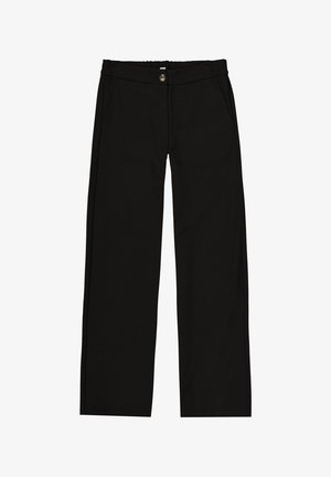 Zwarte broek met rechte pijpen, elastische tailleband, knoopsluiting aan de voorkant en zijzakken, plat gelegd op een witte achtergrond.