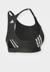 Sostenedor deportivo negro con escote redondo, lados recortados y tres franjas verticales blancas. Cuenta con tirantes ajustables y una textura suave.