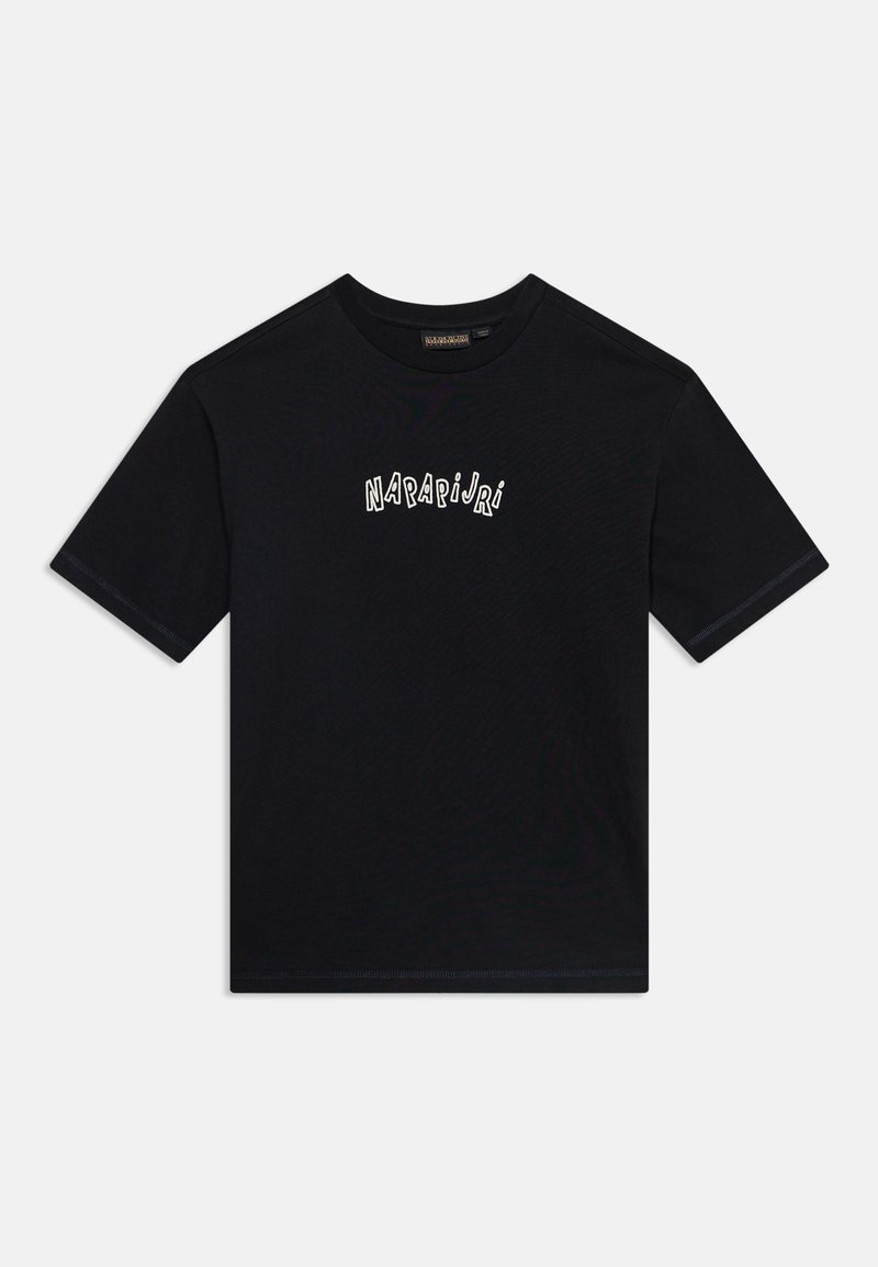 Μαύρο T-shirt με κοντά μανίκια και λευκό κείμενο "NAPAPIJRI" στο κέντρο του στήθους με παιχνιδιάρικη γραμματοσειρά.
