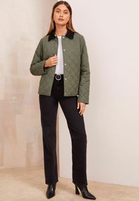 Friends Like These REGULAR FIT - QUILTED  - Lengva striukė - green