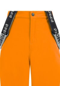 Oranje waterdichte broek met zwarte verstelbare bretels met logo-patroon, knoopsluiting en een gladde, gestructureerde stof.