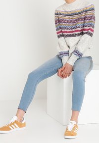Abercrombie & Fitch Neule - off-white