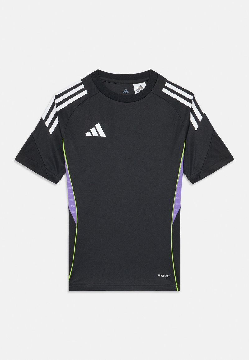 Μαύρη αθλητική μπλούζα με λευκές τρεις ρίγες στους ώμους, μωβ πλευρικά πάνελ και νεον πράσινες λεπτομέρειες. Φέρει σήμα Aeroready.