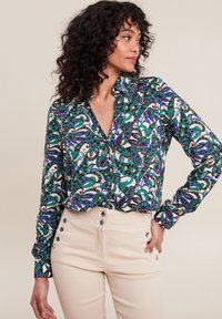 Langärmlige Bluse mit einem mehrfarbigen Paisleymuster in Türkis, Blau und Schwarz, mit einem Kragen und einer durchgehenden Knopfleiste.