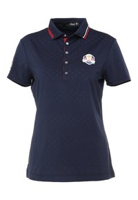 Marinblå polo skjorta med krage, treknapps plack och subtilt mönster. Har USA-logotyp och röda detaljer på kragen och ärmen.