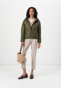 TOM TAILOR DENIM LIGHTWEIGHT PUFFER JACKET - Lengva striukė - grape leaf green
