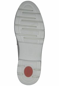 Hvid sneaker sål med dybe riller for traction, cirkulær rød detalje ved hælen, tekstureret mønster og størrelseangivelse '37' nær tåområdet.