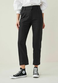 5982c03573c548e49faac577b67221af.jpg?imwidth=156