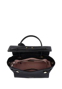Schwarze Lederhandtasche mit einem gold-akzentuierten Verschluss, offenbart ein glattes beiges Innenfutter, verfügt über ein strukturiertes Design und einen oberen Griff.
