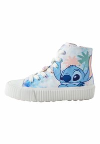 Høje sneakers i pastelblå, prydet med et grafisk billede af Stitch. Gummisål med teksturerede hvide detaljer og lyseblå snørebånd.