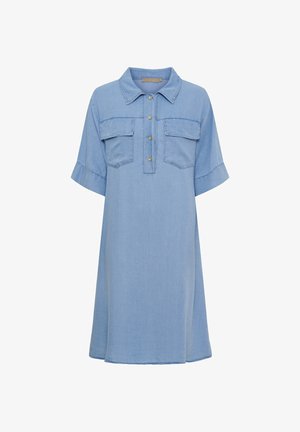 Lyseblå denim kjole med korte ærmer, skjortekrave, knaplukning og to brystlommer med klap, knælængde med løs pasform.