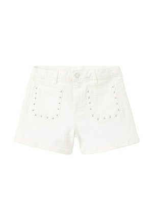 Shorts en jean blanc avec poches avant soulignées par de petits clous en métal et une fermeture par bouton à la taille.