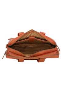 Braune Lederhandtasche mit einem rundum Reißverschluss, bietet ein geräumiges Innenleben und Organisationsfächer. Glatte Textur, minimalistische Hardware-Akzente.