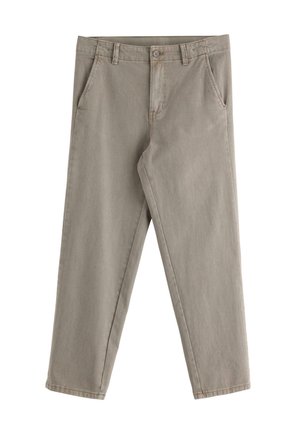 Pantaloni casual color marrone chiaro con passanti per cintura, chiusura frontale con bottone, tasche laterali e taglio a gamba dritta, mostrati su sfondo bianco.