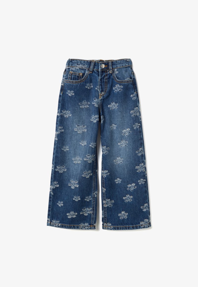 Jeans a gamba larga in denim blu con effetto consumato decorato con motivi floreali, caratterizzati da chiusura con bottoni, passanti per cintura e tasche posteriori. Design classico a 5 tasche.