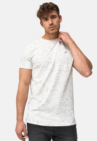 Kurzärmliges T-Shirt mit Rundhalsausschnitt in hellem Heather-Grau mit einem dezenten gesprenkelten Muster. Verfügt über ein kleines Logo auf der Brust.
