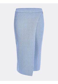 Hellblau gestreifte Midi-Rock mit Wickeldesign und seitlichem Schlitz, ausgestattet mit einem glatten Taillenbund und einem subtilen Glanz des Stoffes.