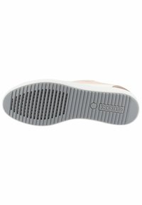 Semelle de sneaker Geox présentant un fond en caoutchouc gris plat et texturé avec un profil de bande de roulement, rehaussée d'un logo et d'un côté de couleur claire.