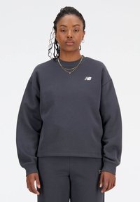 New Balance LINEAR HERITAGE BRUSHED BACK CREWNECK - Sportska majica - seasalt