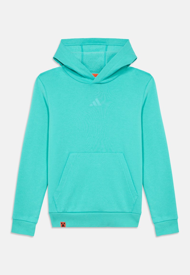 Türkiz kapucnis pulóver hosszú ujjakkal, elülső kenguruzsebbel, diszkrét logóval a mellkason, és kis piros címkével az alsó szegélynél.