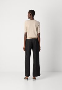BOSS FARBELLA - Pamata T-krekls - light beige