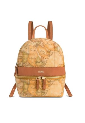 Zaino in pelle marrone con stampa di una mappa del mondo vintage, zip dorate e spallacci regolabili. Superficie tattile con accenti lisci.