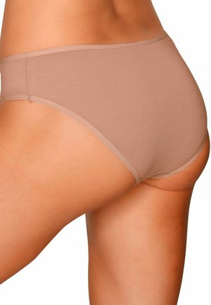 Beige katoenen slip met een gladde textuur, hoge snit en minimale naden. De kleur past bij lichte huidtinten voor discreet dragen.