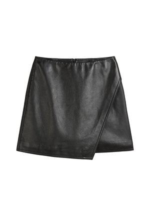 Schwarzer Leder-Minirock mit Wickeldesign, ausgestattet mit glatter Textur, einem verdeckten Reißverschluss auf der Rückseite und sauberer Kantennaht.