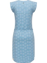 Rochie bleu deschis cu un model floral alb, mâneci scurte, guler rotund și talie elastică. Detaliul din spate include un nasture argintiu.