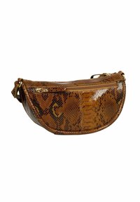 Borsa a tracolla a mezza luna in pelle sintetica marrone con motivo serpente, dotata di tasca frontale con zip e tracolla regolabile.