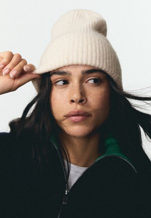 Bershka, FOLD-OVER KNIT - BEANIE - Bonnet - cream