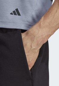 adidas Performance YOGA BASE - Sports shorts - black/carbon